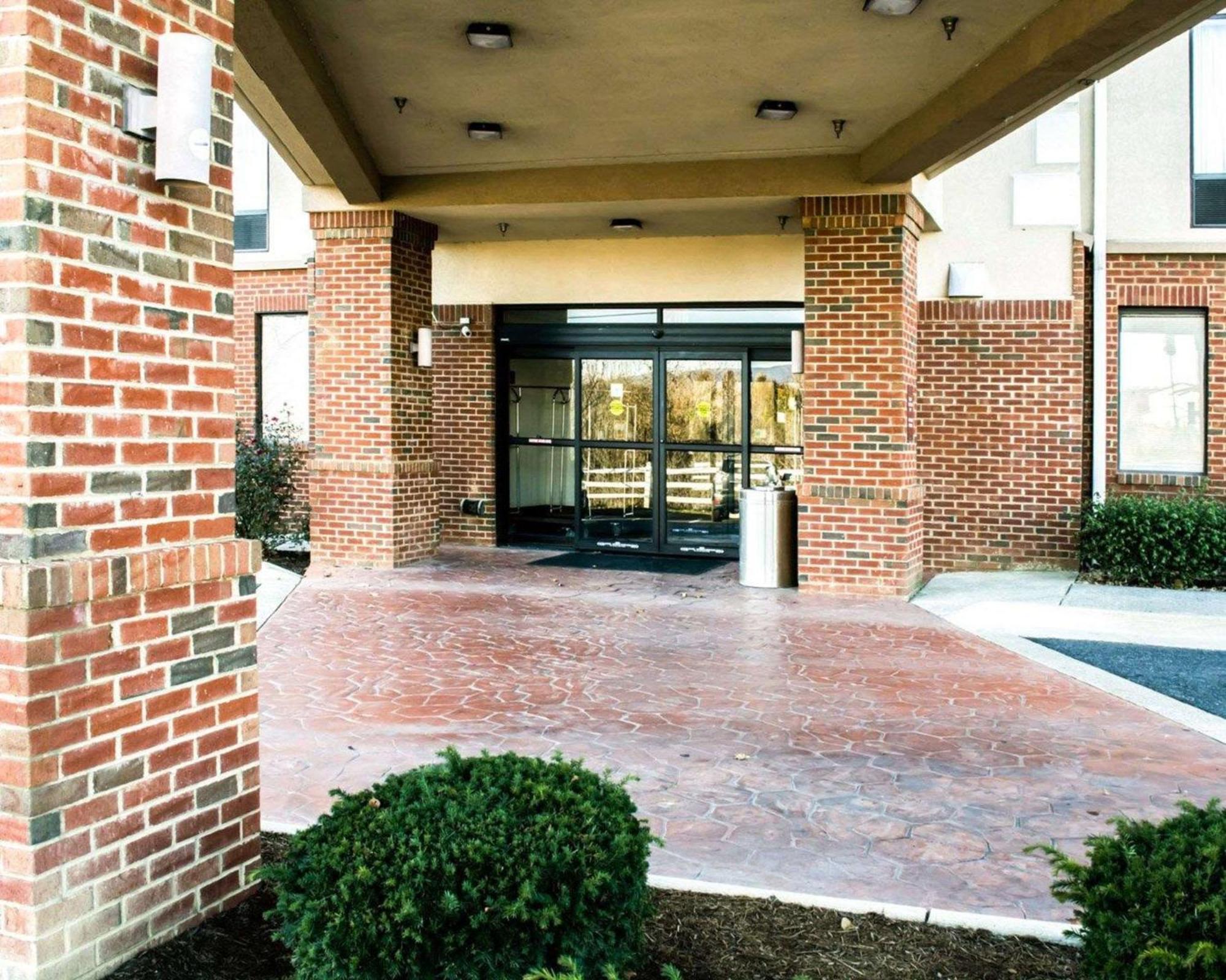 Sleep Inn & Suites Virginia Horse Center Lexington Exterior photo